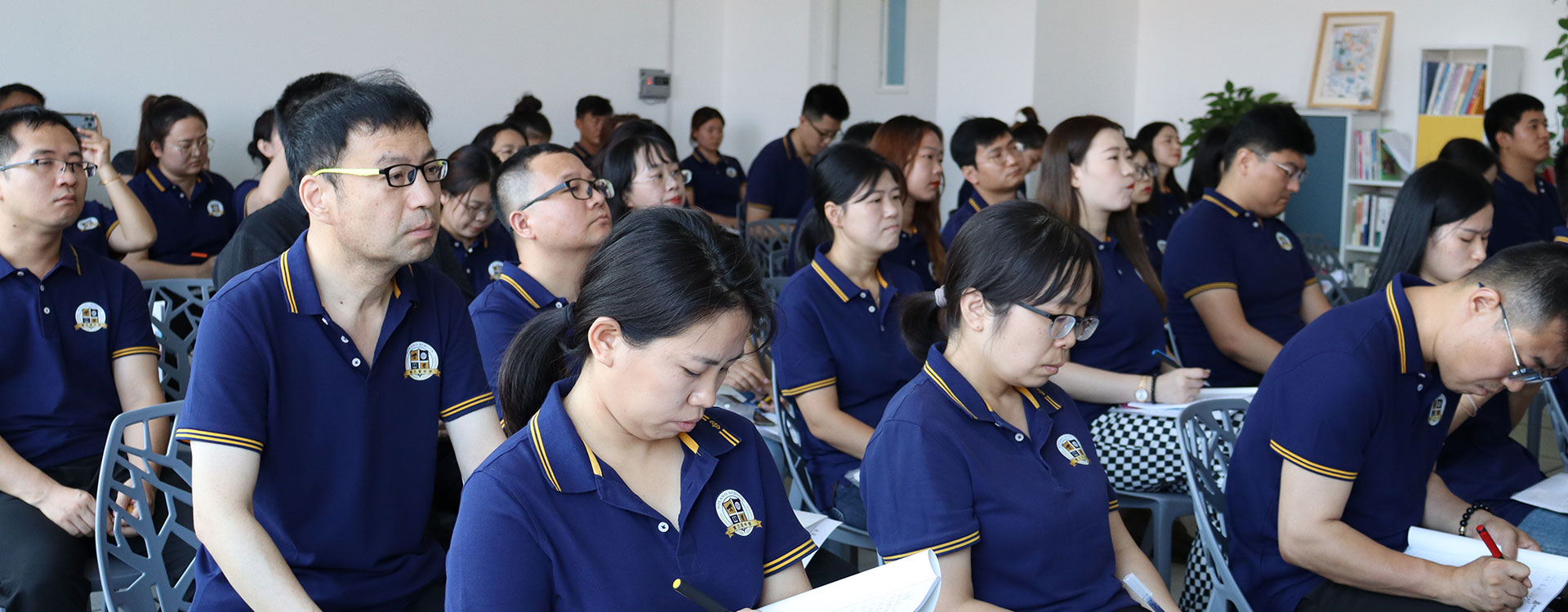 女孩子的下面被男孩子操的视频网站在线观看